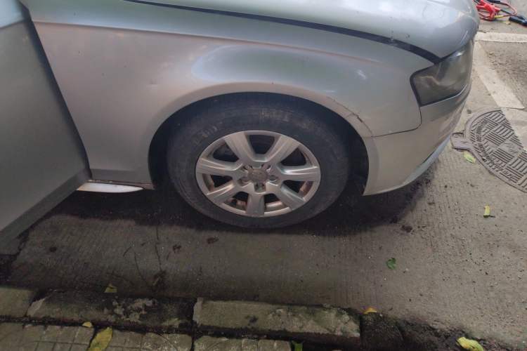 Used Audi A4L 2011 2.0 TFSI Standard Model Right Front Wheel Hub