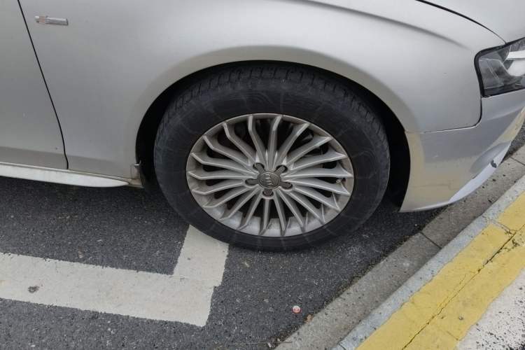 Used Audi A4L 2011 2.0 TFSI Comfort Model Right Front Wheel Hub