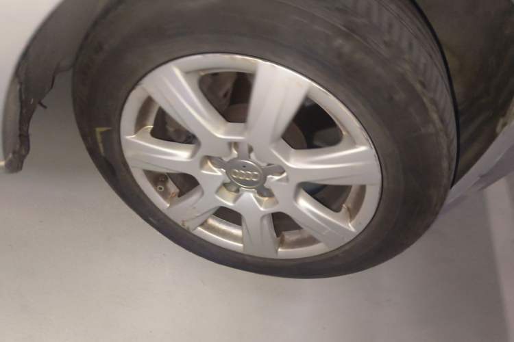 Used Audi A4L 2011 2.0 TFSI Comfort Model Right Front Wheel Hub