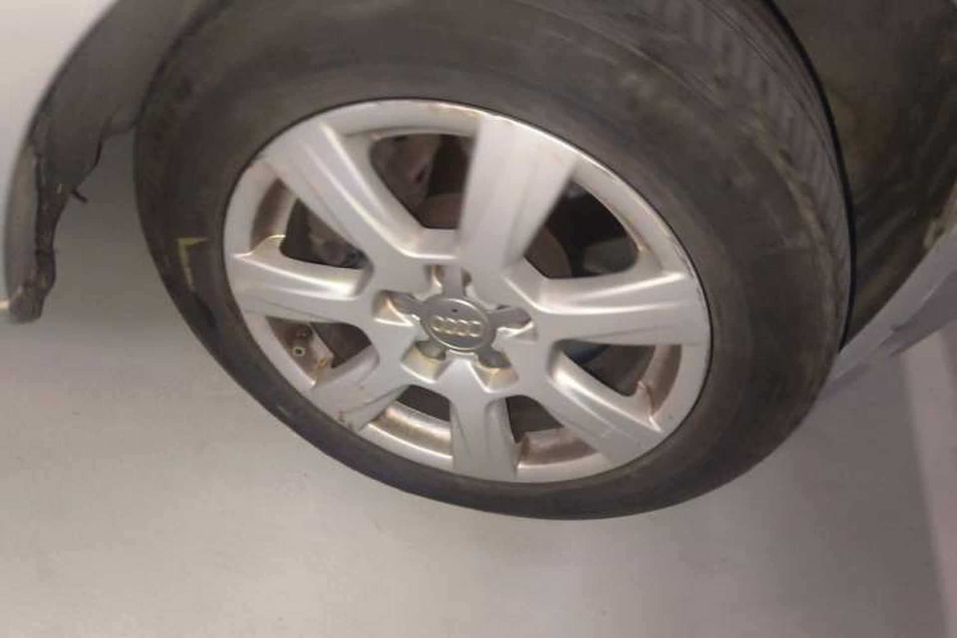 Used Audi A4L 2011 2.0 TFSI Comfort Model Right Front Wheel Hub