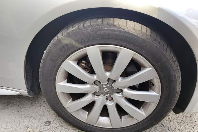Used Audi A4L 2011 2.0 TFSI Luxury Model Right Front Wheel Hub