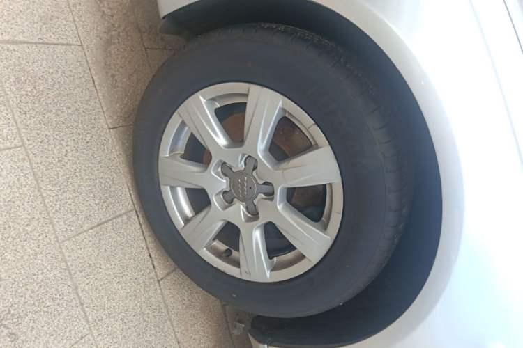 Used Audi A4L 2011 2.0 TFSI Standard Model Right Front Wheel Hub