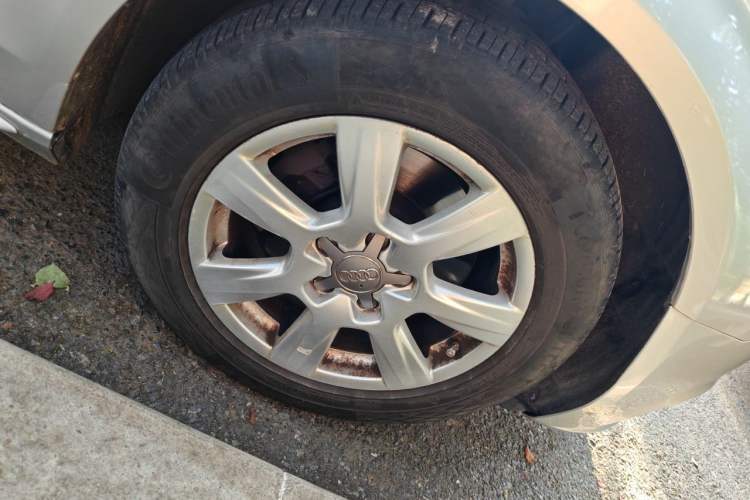 Used Audi A4L 2011 2.0 TFSI Comfort Model Right Front Wheel Hub
