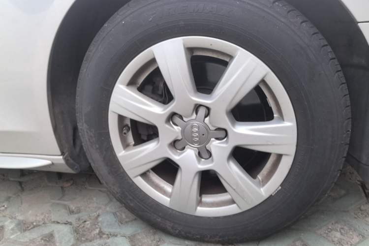 Used Audi A4L 2011 2.0 TFSI Standard Model Right Front Wheel Hub