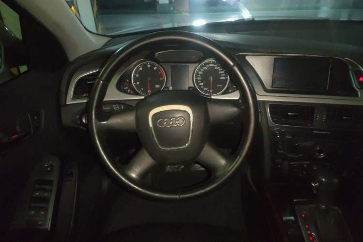 Used Audi A4L 2011 2.0 TFSI Comfort Model Steering Wheel
