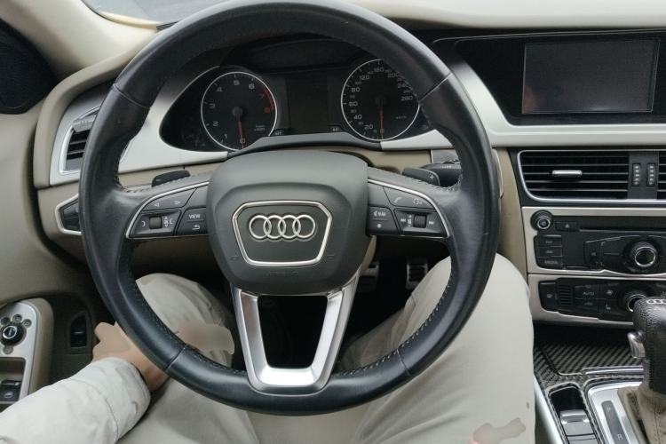 Used Audi A4L 2011 2.0 TFSI Comfort Model Steering Wheel