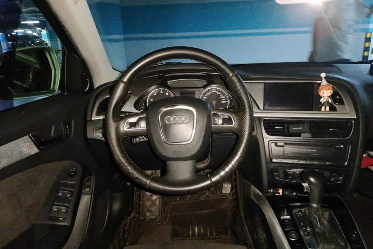 Used Audi A4L 2011 2.0 TFSI Sport Edition Steering Wheel