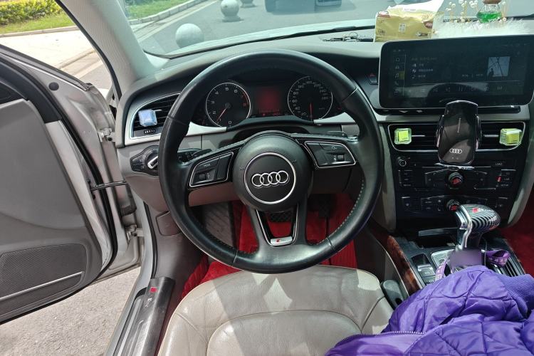Used Audi A4L 2011 2.0 TFSI Comfort Model Steering Wheel