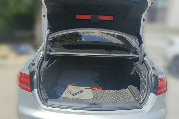 Used Audi A4L 2011 2.0 TFSI Standard Model Trunk