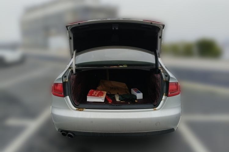 Used Audi A4L 2011 2.0 TFSI Comfort Model Trunk