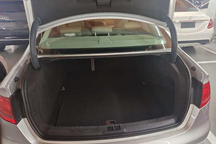 Used Audi A4L 2011 2.0 TFSI Standard Model Trunk