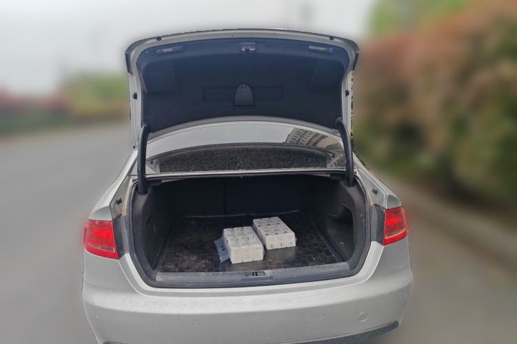 Used Audi A4L 2011 2.0 TFSI Comfort Model Trunk