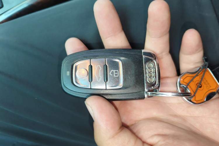 Used Audi A4L 2011 2.0 TFSI Standard Model Vehicle Key