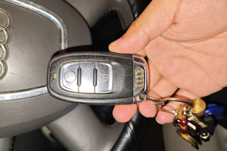 Used Audi A4L 2011 2.0 TFSI Comfort Model Vehicle Key