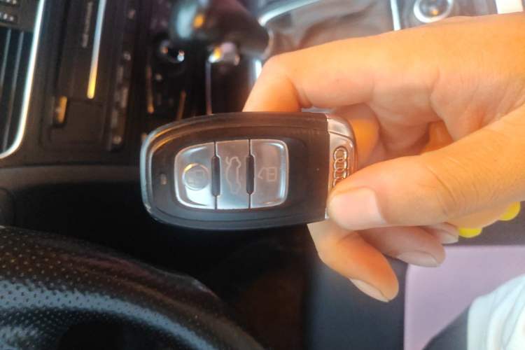 Used Audi A4L 2011 2.0 TFSI Sport Edition Vehicle Key