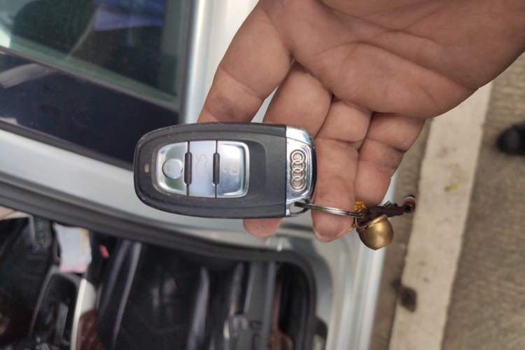 Used Audi A4L 2011 2.0 TFSI Standard Model Vehicle Key