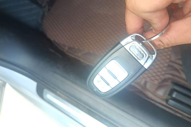 Used Audi A4L 2011 2.0 TFSI Standard Model Vehicle Key