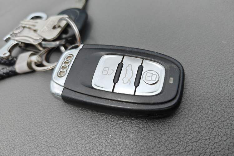 Used Audi A4L 2011 2.0 TFSI Comfort Model Vehicle Key