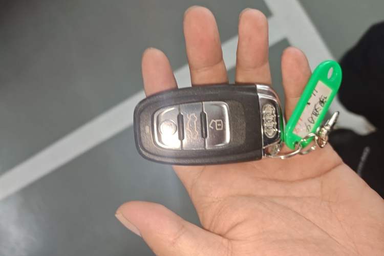 Used Audi A4L 2011 2.0 TFSI Standard Model Vehicle Key