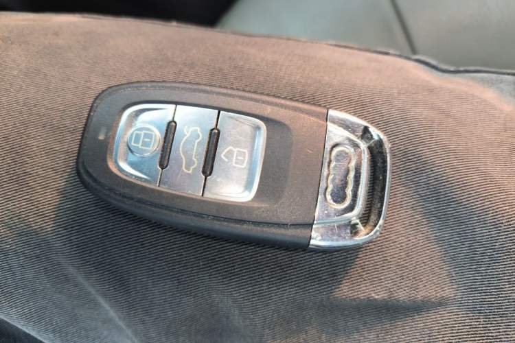 Used Audi A4L 2011 2.0 TFSI Comfort Model Vehicle Key