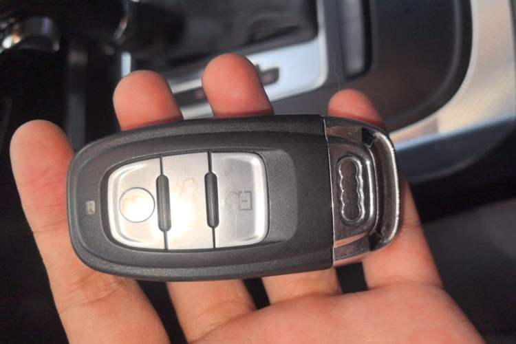 Used Audi A4L 2011 2.0 TFSI Standard Model Vehicle Key