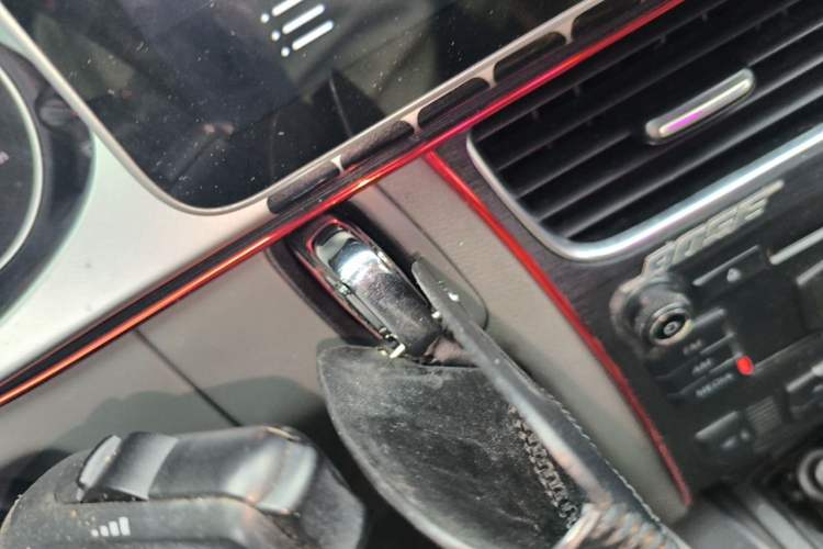 Used Audi A4L 2011 2.0 TFSI Standard Model Vehicle Key