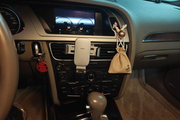 Used Audi A4L 2011 2.0 TFSI Comfort Model Audio And AC Panel