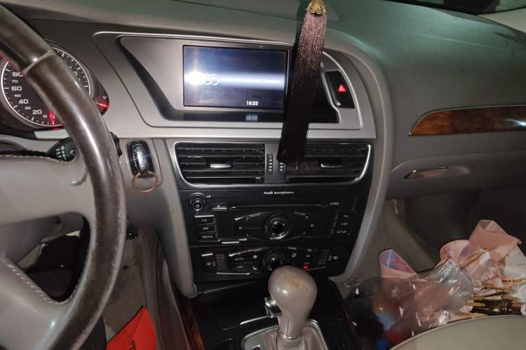 Used Audi A4L 2011 2.0 TFSI Comfort Model Audio And AC Panel