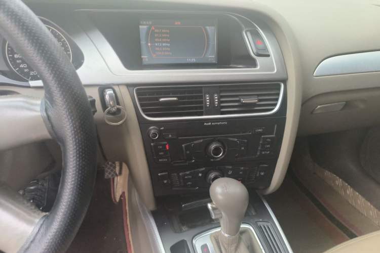 Used Audi A4L 2011 2.0 TFSI Standard Model Audio And AC Panel
