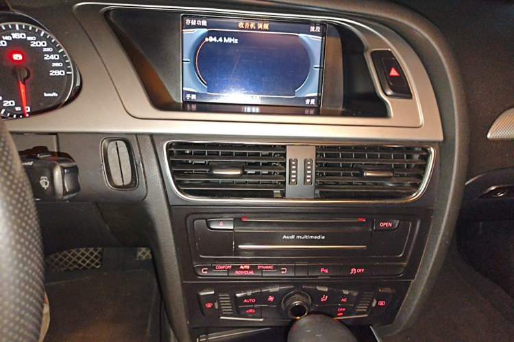 Used Audi A4L 2011 2.0 TFSI Sport Edition Audio And AC Panel