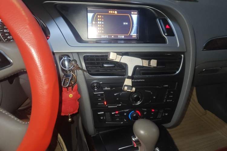 Used Audi A4L 2011 2.0 TFSI Comfort Model Audio And AC Panel