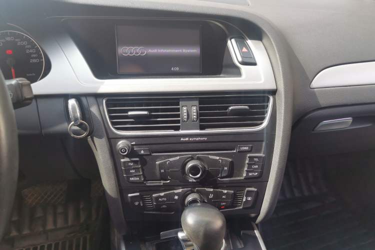 Used Audi A4L 2011 1.8 TFSI Comfort Model Audio And AC Panel