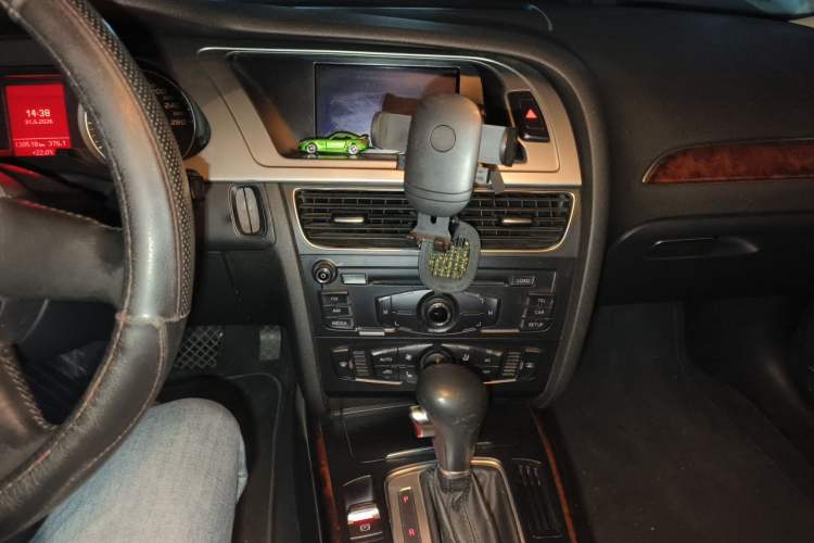 Used Audi A4L 2011 2.0 TFSI Comfort Model Audio And AC Panel