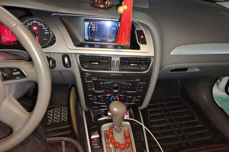 Used Audi A4L 2011 2.0 TFSI Standard Model Audio And AC Panel