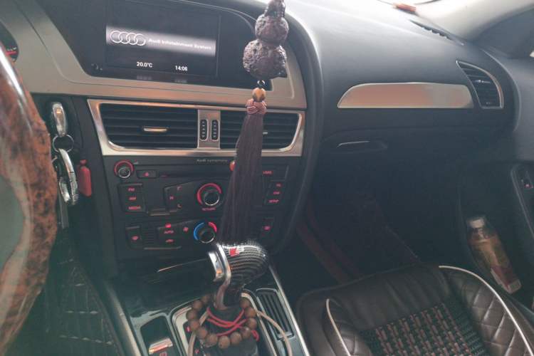 Used Audi A4L 2011 2.0 TFSI Standard Model Audio And AC Panel
