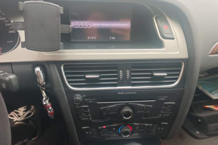 Used Audi A4L 2011 2.0 TFSI Comfort Model Audio And AC Panel