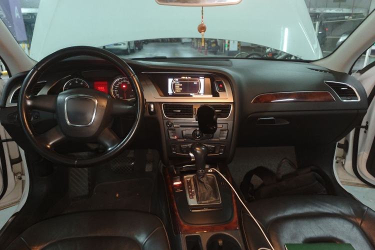 Used Audi A4L 2011 2.0 TFSI Comfort Model Center Console