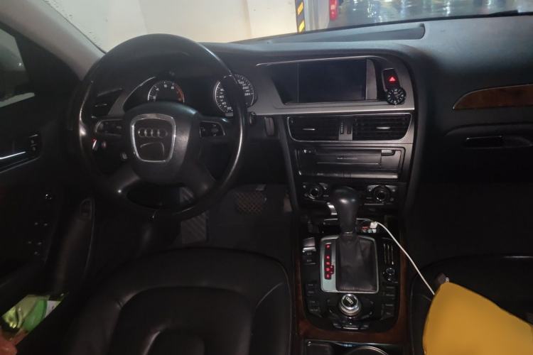Used Audi A4L 2011 2.0 TFSI Technology Edition Center Console
