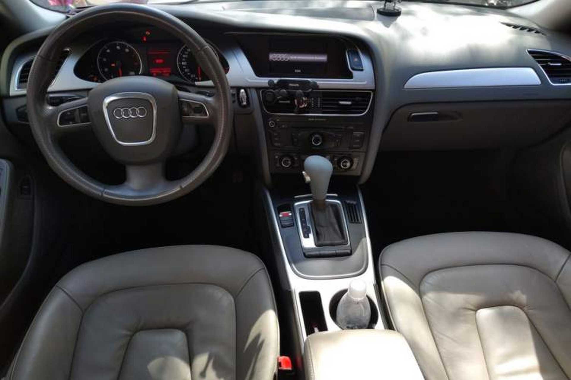 Used Audi A4L 2011 2.0 TFSI Comfort Model Center Console
