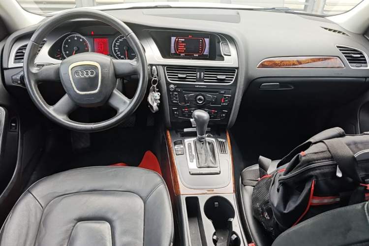 Used Audi A4L 2011 2.0 TFSI Comfort Model Center Console
