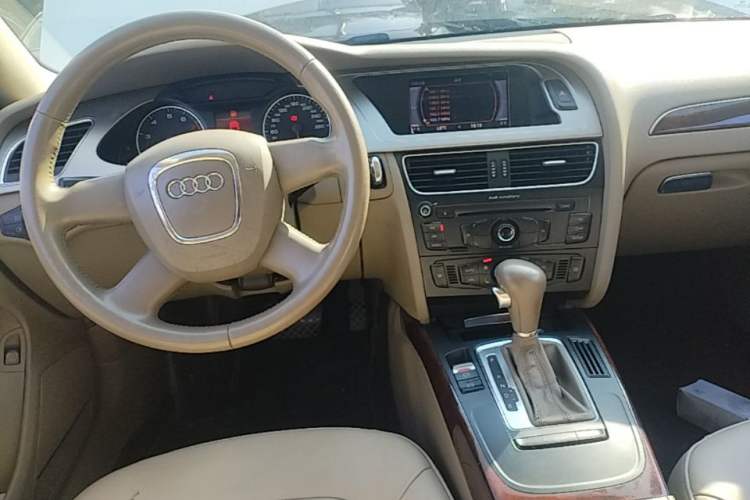 Used Audi A4L 2011 2.0 TFSI Comfort Model Center Console