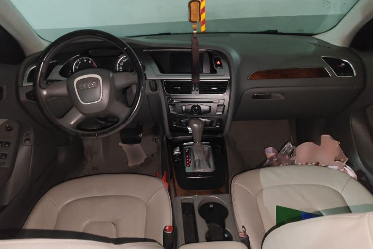 Used Audi A4L 2011 2.0 TFSI Comfort Model Center Console