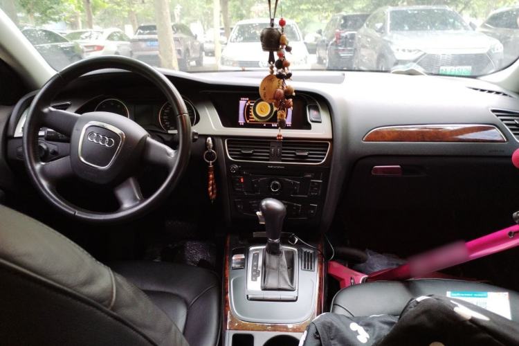 Used Audi A4L 2011 2.0 TFSI Comfort Model Center Console