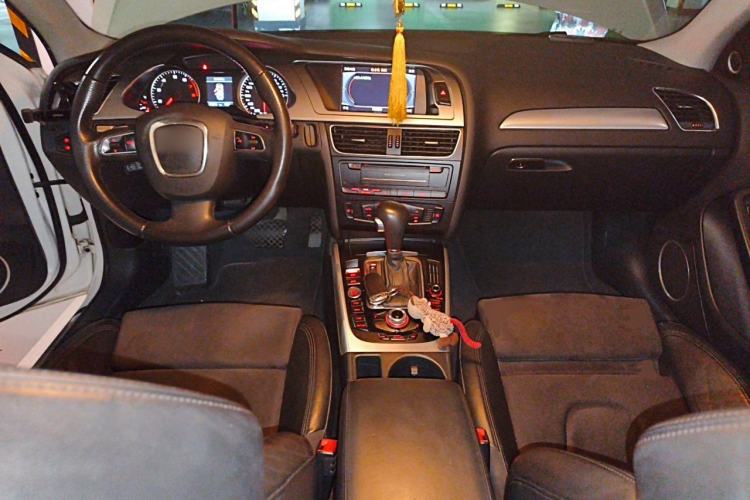 Used Audi A4L 2011 2.0 TFSI Sport Edition Center Console