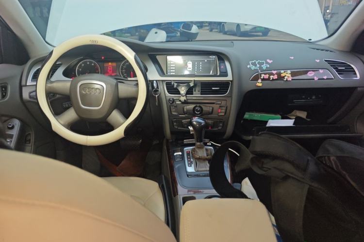 Used Audi A4L 2011 2.0 TFSI Comfort Model Center Console
