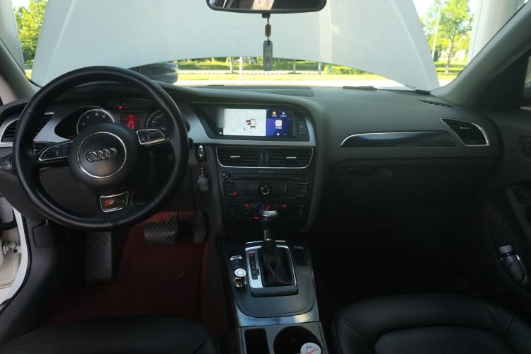 Used Audi A4L 2011 2.0 TFSI Standard Model Center Console