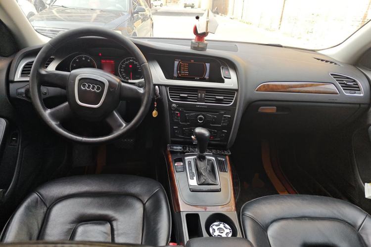 Used Audi A4L 2011 2.0 TFSI Comfort Model Center Console