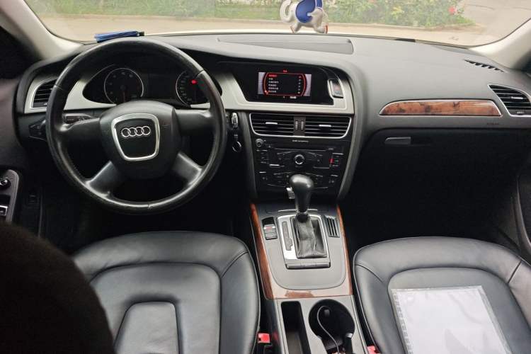 Used Audi A4L 2011 2.0 TFSI Standard Model Center Console