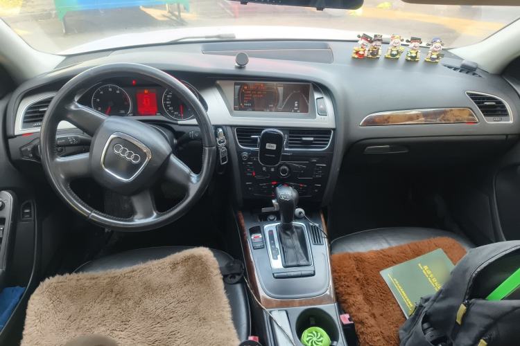 Used Audi A4L 2011 2.0 TFSI Comfort Model Center Console