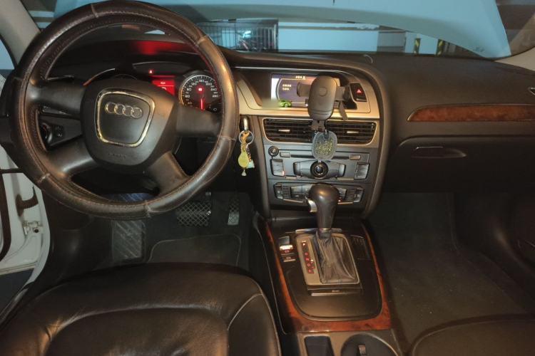 Used Audi A4L 2011 2.0 TFSI Comfort Model Center Console